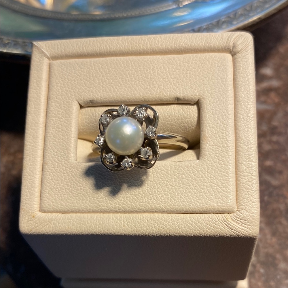 14 K Pearl/Diamond Ring